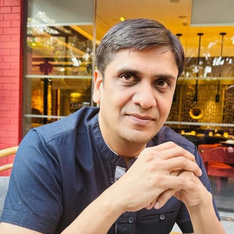 Ashish Singla, founder of Ultimate Quizzer and host of weekly live quiz nights.